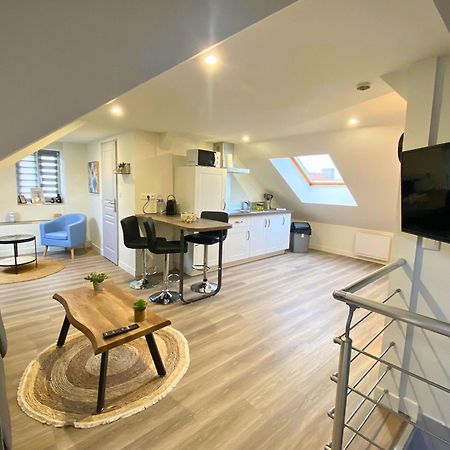 Studio Spacieux Et Elegant Au Coeur De Bourbourg - Gare A Proximite Esterno foto