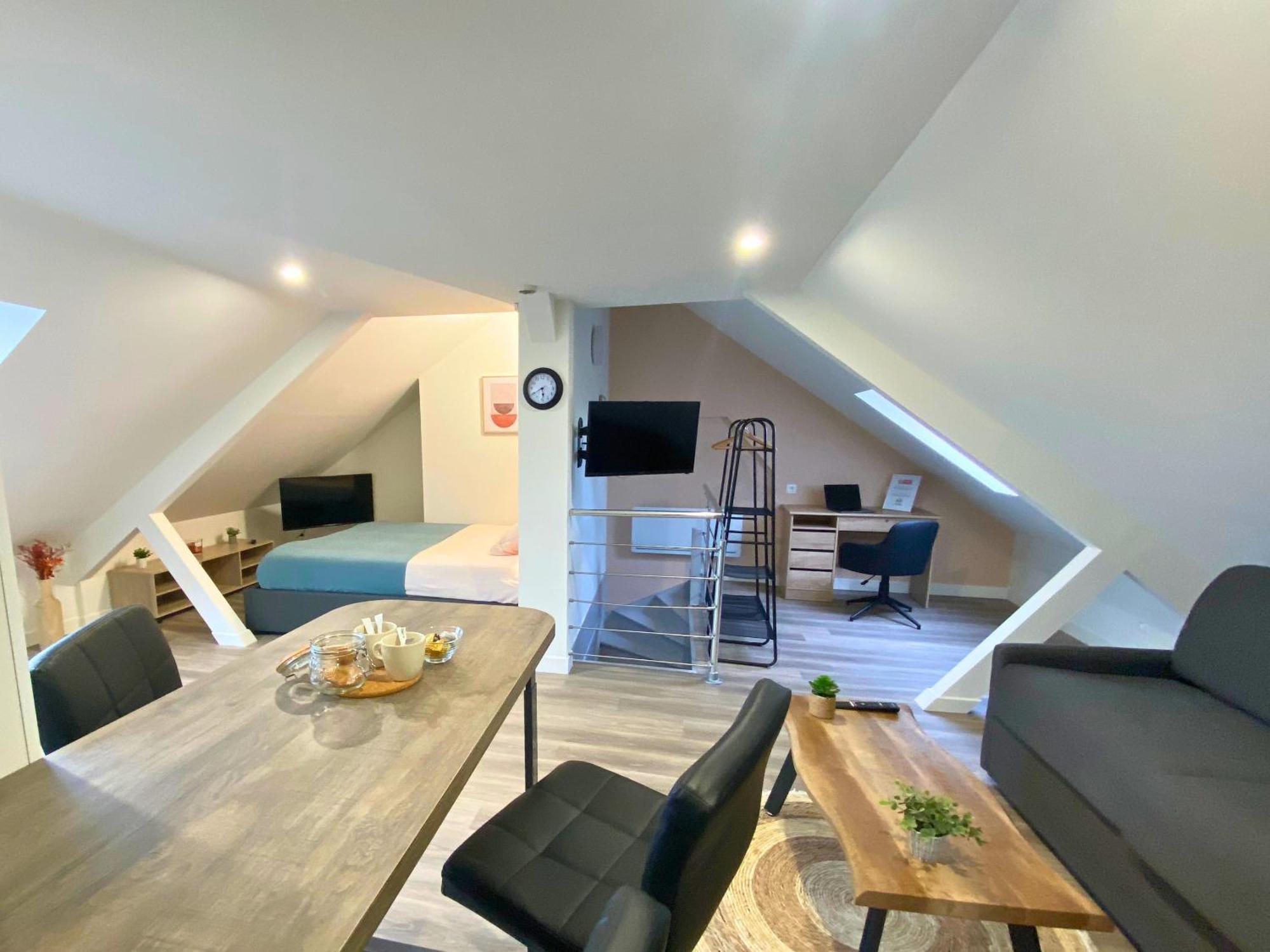 Studio Spacieux Et Elegant Au Coeur De Bourbourg - Gare A Proximite Esterno foto